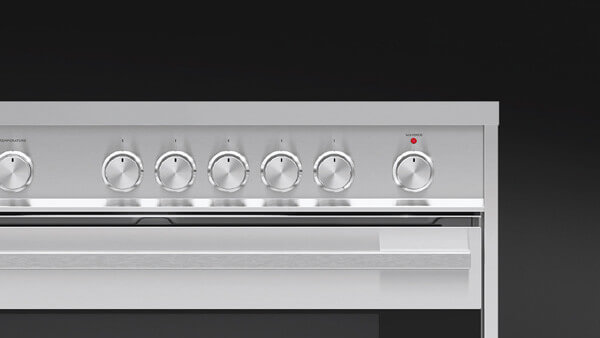 Front view of a Contemporary Style Freestanding Range